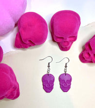 Load image into Gallery viewer, Skull Clay earring
