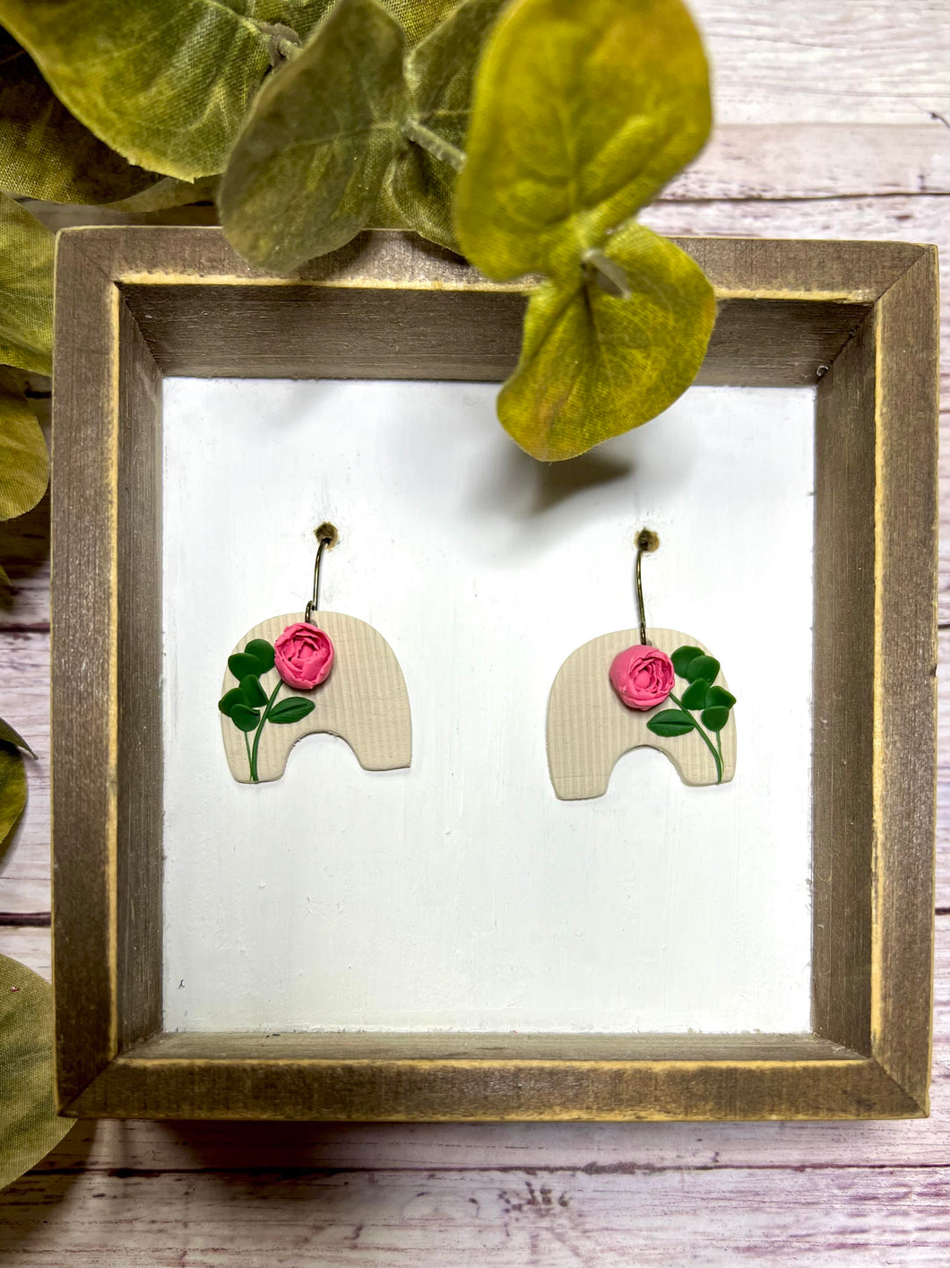 Inverted Arch Peony Clay earring