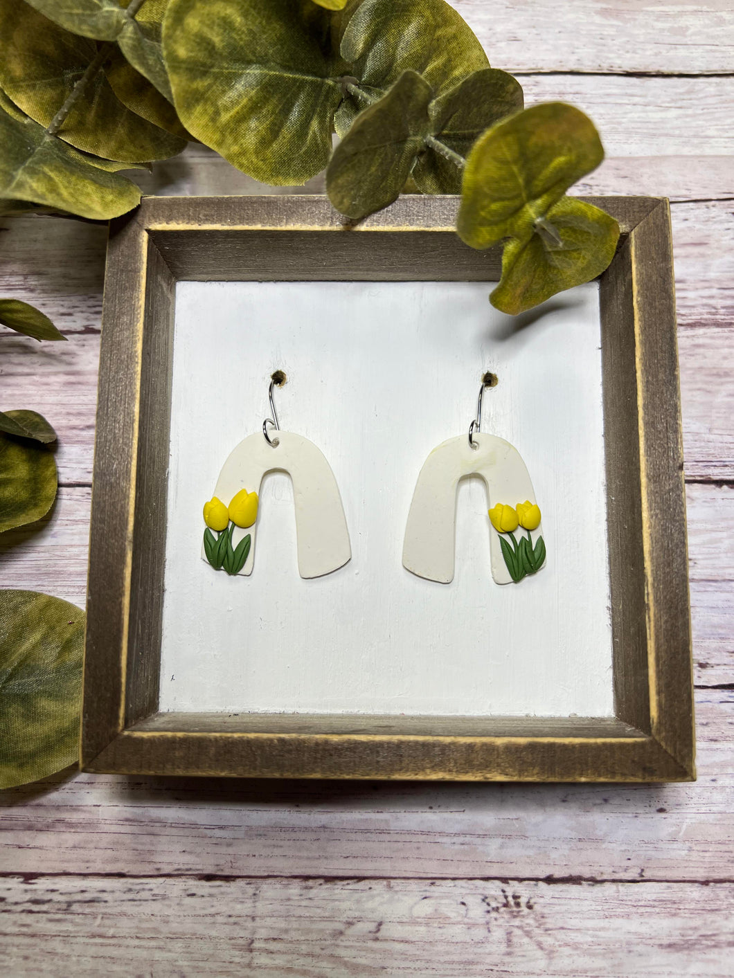 White Daffodil Arch Clay earring