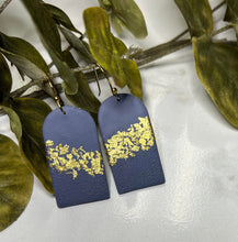 Load image into Gallery viewer, Gold Glitter Clay Arch earring
