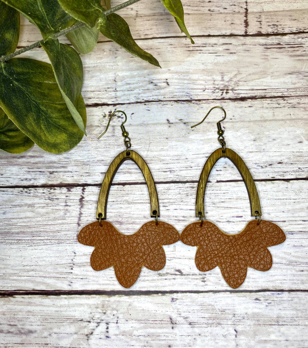 Cognac brown wooden arch earring