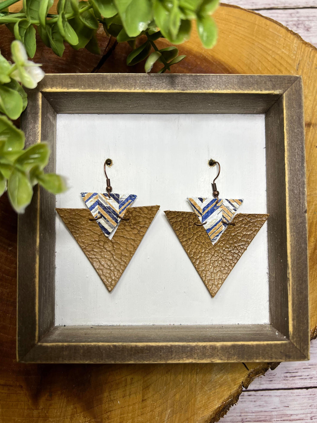 Camel Double Triangle earring