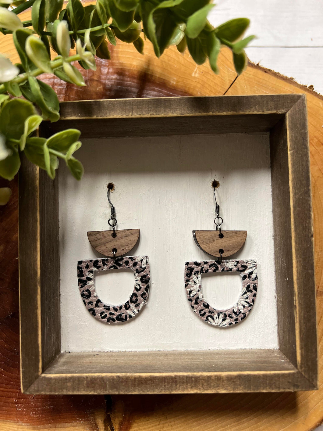 Daisy Cheetah Open Split Oval earring