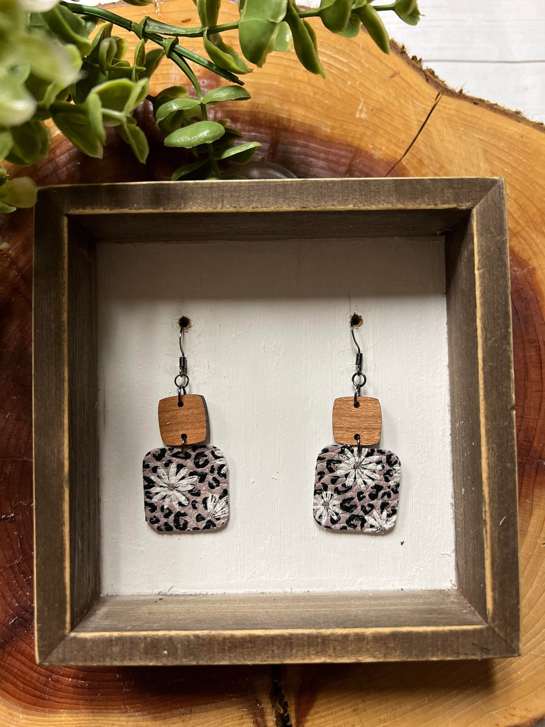 Daisy Cheetah Petite Square earring