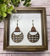 Load image into Gallery viewer, Basket Weave Circle earring-English stain
