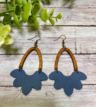 Load image into Gallery viewer, Smokey Blue scalloped arch earring
