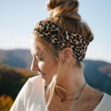 Load image into Gallery viewer, Leopard Twist headband
