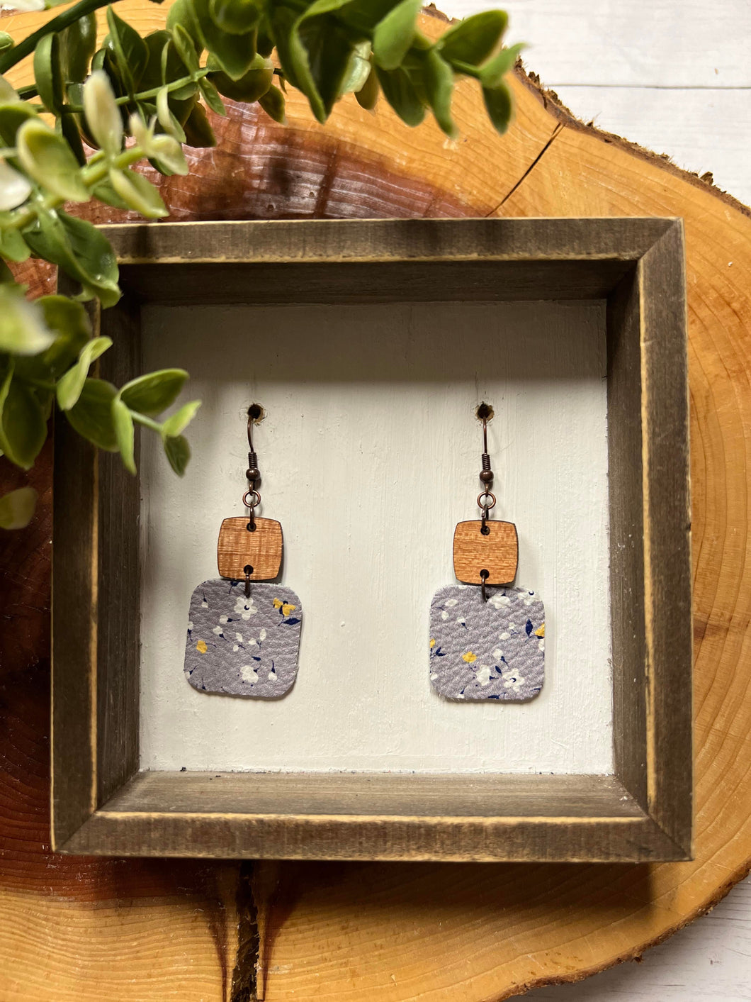 Grey Mini Daisy Petite Square earring