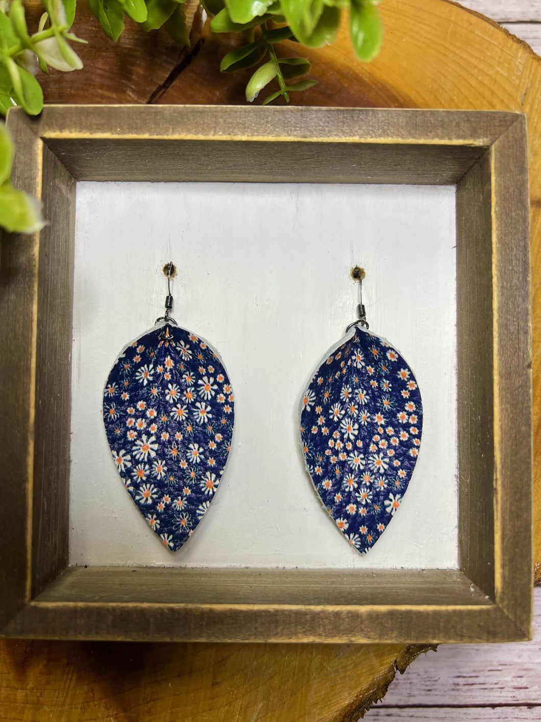 Navy Shasta Daisy Pinched earring