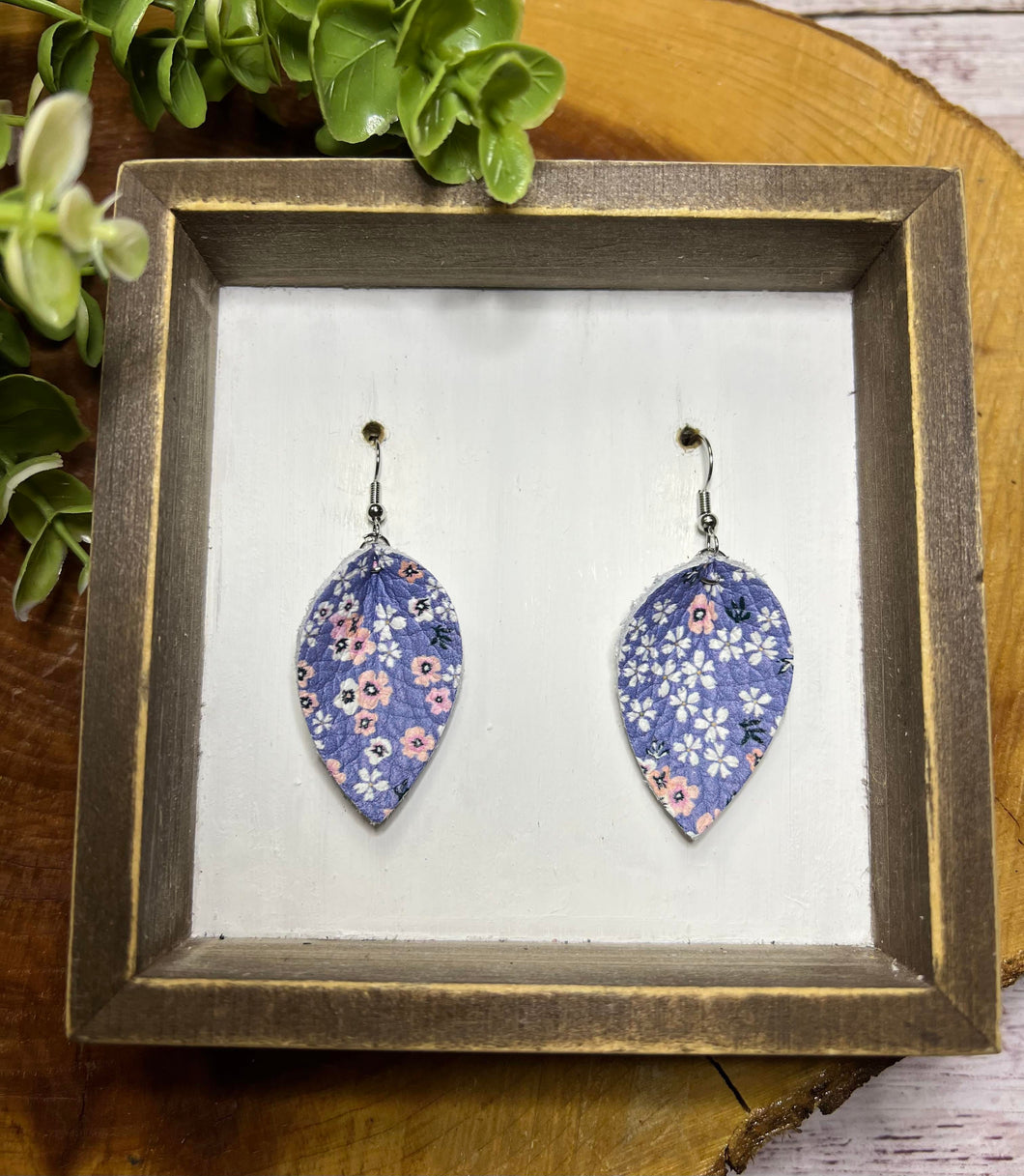 Periwinkle Floral Petite Pinched earring