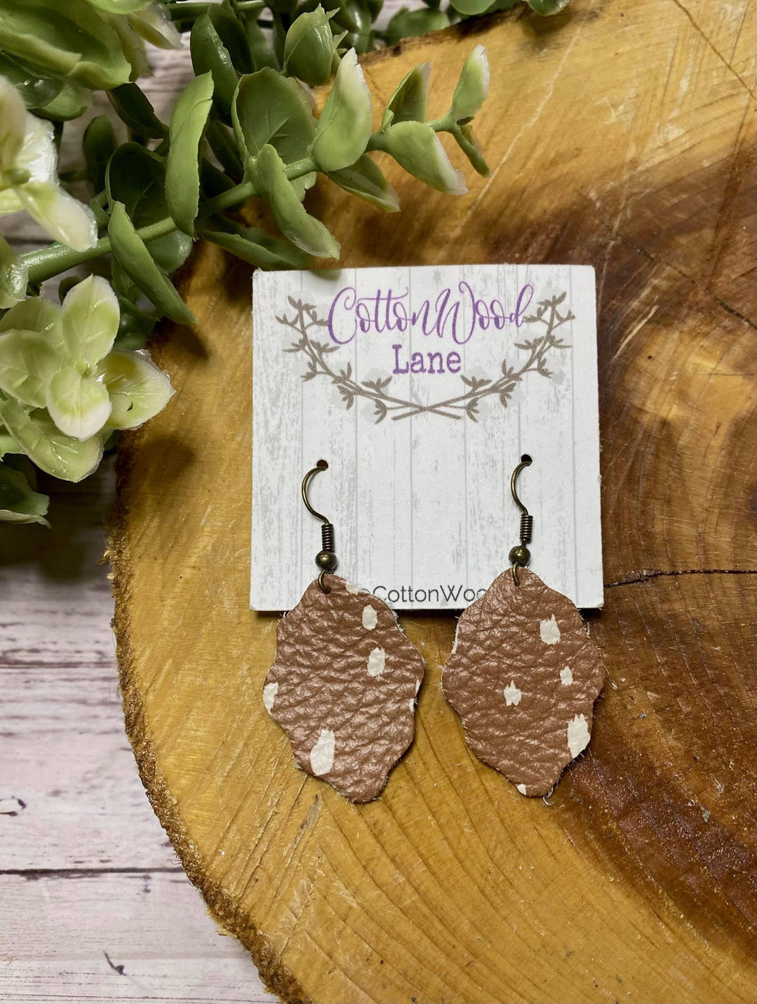 Petite Scalloped Deer earring