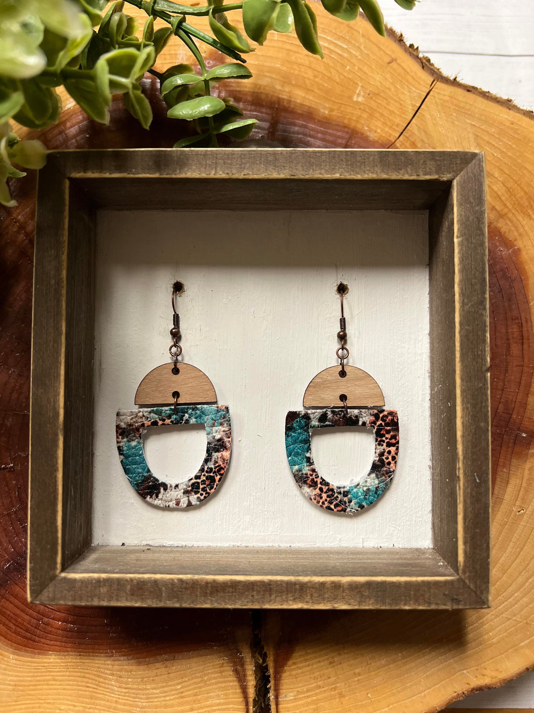 Western Teal Cheetah Split Open Oval earring