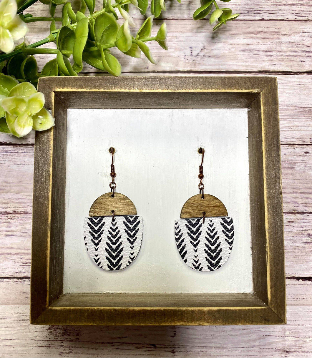 White chevron split oval earring