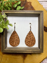 Load image into Gallery viewer, Wooden Engraved Cheetah earring
