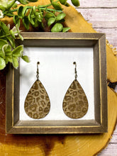 Load image into Gallery viewer, Wooden Engraved Cheetah earring
